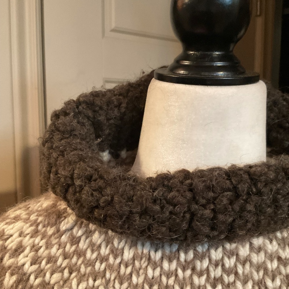“HAND KNIT” Vintage Off White And  Browns Patterned 100 % Wool Sweater. - Picture 4 of 9